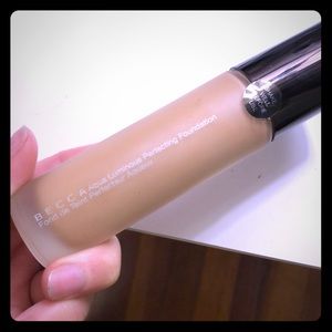Becca Aqua Luminous Perfecting Foundation